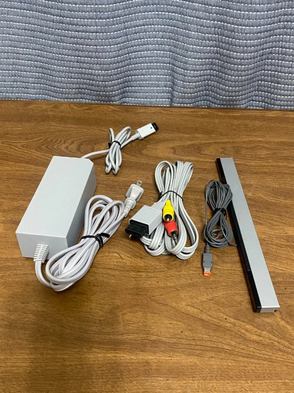 Nintendo Wii Console RVL-001 White With Mario Kart Bundle